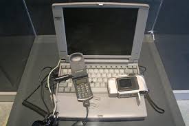Siapa yang pertama mencipta telefon ? Lelaki Ini Pencipta Telefon Kamera Pertama Di Dunia