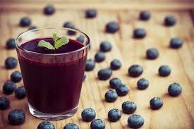 Les 25 Meilleures Recettes A Faire Avec Votre Extracteur De Jus Bonheur Et Sante Recette De Jus Detox Recette Jus De Legumes Jus De Fruit Maison