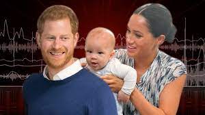 Meghan and harry pose for a photo with their newborn baby son archie in st george's hall at windsor castle. Baby Archie Speaks During Cameo On Prince Harry And Meghan Markle S Podcast