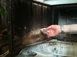 Un vitre légèrement microrayée s'encrassera nettement plus vite. Methode Economique Pour Nettoyer Votre Vitre Ou Insert De Cheminee Astuce Nettoyage Youtube