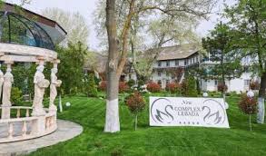 Program va propunem sa petreceti cateva zile la hotelurile plutitoare anastasia delta dunarii. Oferta Delta Dunarii 2021 Hotel Lebada Luxury Resort Spa 5 Romania Delta Dunarii