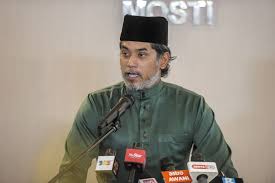 Khairy jamaluddin abu bakar is a malaysian politician. Kj Sebar Maklumat Sah Covid 19 Dalam Whatsapp Keluarga Taman Perumahan Berita Projekmm