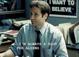 Omg It S Fox Mulder From X Files I Love This Guy He Has A Very Good Sense Of Humour And He S So Handsome X Files Mulder Fox Mulder