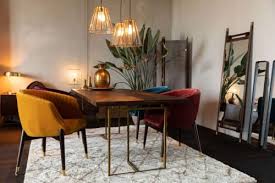 Faites des repas des moments plus détendus et agréables avec des chaises de salle à manger confortables. Chaise Confortable Velours Prune Dolly Maisons Du Monde