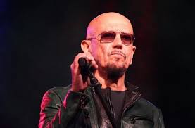 I put giorni randagi among enrico ruggeri's best songs. Enrico Ruggeri E Sbagliato Rinunciare A Vivere Per La Paura Di Morire