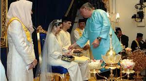 5,025 отметок «нравится», 49 комментариев — sultan ibrahim sultan iskandar (@officialsultanibrahim) в instagram: Malaysia Princess Tunku Aminah Weds Dutchman In Lavish Ceremony Bbc News