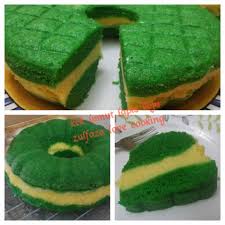 Masukkan susu , horlick , susu krimer , tepung , pandan paste dan pewarna hijau , gaul rata. Kek Lumut Cheese Bakar