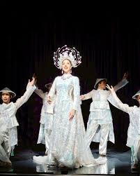 泰國🇹🇭人妖秀真的很棒耶！把各國文化融入表演裡有韓國、中國、中東、越南….但我最喜歡是印度人妖秀的印度文化真的很歡樂，很帶動氣氛👍 真的人妖秀很值得去看🤎  Ps:成人秀🔞也很值得去看