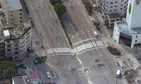 阪神、淡路大震灾（日语：阪神・淡路大震災／はんしん・あわじだいしんさい hanshin awaji dai shinsai */?），中文多称为阪神大地震、神户大地震或关西大地震，是1995年1月17日发生于日本关西地方规模为日本气象厅地震规模7.3的地震灾害，因受灾范围以兵库县的神户市、淡路岛、以及日本神户至日本. æ—¥æœ¬ç¥žæˆ·è¿™åº§åœ°ä¸‹è½¦ç«™ æŒºè¿‡äº†é˜ªç¥žå¤§åœ°éœ‡ å´é€ƒä¸è¿‡é‡å»ºçš„å'½è¿ çŸ¥ä¹Ž