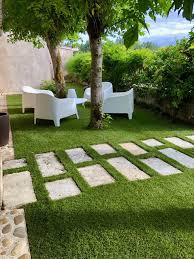 Gazon Synthetique Et Dalles Manoir Decoration Jardin Exterieur Amenagement Jardin Gazon Synthetique