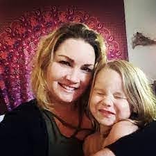 Alida Molloy's Instagram, Twitter & Facebook