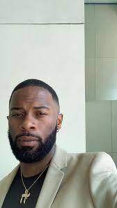 Darius Logan : Blaq Tuxedo