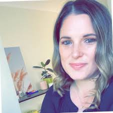 Renee Shanahan's Instagram, Twitter & Facebook