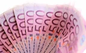 Banca centrală europeană a anunţat că va opri emiterea bancnotei de 500 de euro. Bancnota De 500 De Euro Iese Din CirculaÈ›ie La Finele Anului Un Motiv SÄƒ Spargi PuÈ™culiÈ›a Revista Cariere