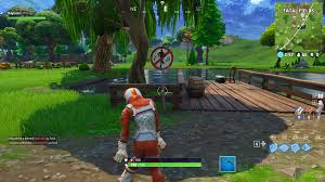 Nous vous proposons à la suite de découvrir tous les lieux ou vous pourrez trouver des panneaux de danse interdite sur la nouvelle map de fortnite saison 7. Fortnite Comment Realiser Le Defi Danser Dans Differents Lieux Interdits