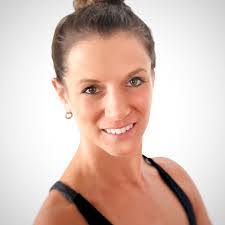 Lisa Munroe's Instagram, Twitter & Facebook