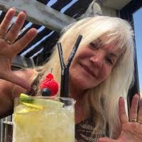 60+ perfiles de «Annie To»