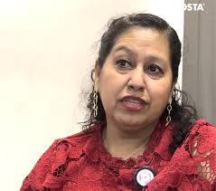 Myrna Madrigal lucha contra el cáncer y la corrupción