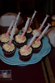 Pin By Clemence Coulouma On Fetes De Fin D Etudes In 2020 Nursing Cake Nursing Graduation Cakes Nurse Cupcakes