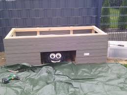 Hochbeet Mit Mahrobotergarage Aus Wpc Noch Nur Teilbefullt Bauanleitung Zum Selberbauen 1 2 Do Com Deine Heim Hochbeet Garage Bauen Hochbeet Selber Bauen