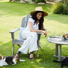 I hope you enjoy our conversation as much as i did and that it allows you to reflect on who inspires your voice matters. Meghan Markle And Gloria Steinem S Makers Q A Pictures Popsugar Celebrity