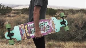 Disfrutarás de un control absoluto sobre esta plataforma de freeriding y podrás hacer carving con toda la intensidad que quieras gracias al diseño. Landyachtz Drop Cat By Landyachtz