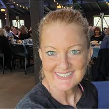 Comment "end of year poem" and I'll send you the link 📜 Do you need a  small gift idea for your students? 🎁 This poem is thoughtful, yet simple.  👏