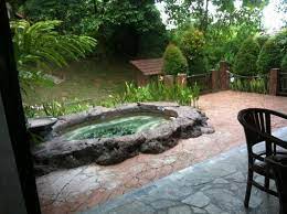 Ktoré reštaurácie sú blízko hotela felda residence trolak? Hot Jacuzzi Outside Of The Villa Picture Of Felda Residence Hot Springs Sungkai Tripadvisor