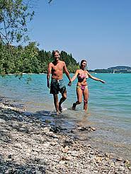 Die hinter dem forggensee aufragenden berge bieten am badeplatz dietringen eine herrliche kulisse für einen. Landschaft Freizeit