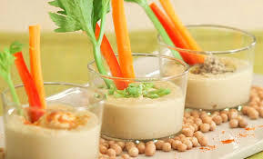 Mousse di mortadella, la ricetta per preparare facilmente una gustosa crema, da servire e gustare su crostini di pane, ideale per un frullare fino ad ottenere un impasto omogeneo. Salse E Mousse Vegane Per Un Aperitivo Light E Vegan Leitv