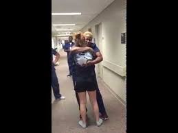 This Nurse Had The Greatest Reaction To Seeing Her Patient Get Out Of A Wheelchair Nurse People Heart Touching Story