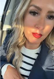 Jennifer Bunker's Instagram, Twitter & Facebook