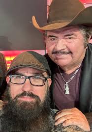 Hoy cumple años una leyenda de la música norteña él sr Eliseo Robles y Los  Bárbaros Del Norte Muchas Felicidades !