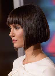 nina dobrev haarstyle kurzer bob mit geradem pony kinnlange glatte haare weisses top bob frisur frisuren kurz mit pony frisuren