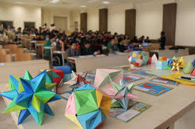 Origami etkinliklerinin matematik dersinde kullanlmas ile ilgili olarak, origaminin ilikili olduu konular, origami uygulamalar ile ilgili renci grleri, origami yaplrken en ok zorlanlan ekiller ve origami uygulamalar srecinde renciler iin grselleen terimler incelenmitir. Origaminin Matematikle Iliskisi Rabiaulusoy