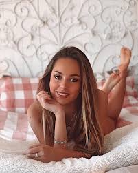 Anna Cuevas - Free pics, galleries & more at Babepedia