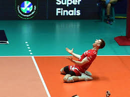 To jest moment, w którym siatkarz zaczyna się zastanawiać co jest dla niego. Jego Talent Wystrzelil Jak Z Katapulty Ale Kamil Semeniuk Twardo Stapa Po Ziemi Nie Cwaniakuje Wywiad Wideo Super Express