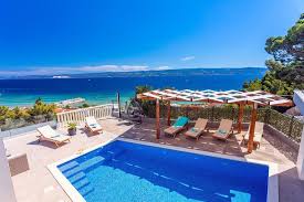 Villa Bakota Privater 28m2 Pool 4 Schlafzimmer 4 5 Badezimmer 10 Personen Max In 2020 Villa Pool Coole Pools