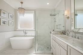 Many homeowners are upgrading to these jetted tubs as they embark on bathroom renovations. 75 Beautiful Bathroom With A Hot Tub Pictures Ideas July 2021 Houzz