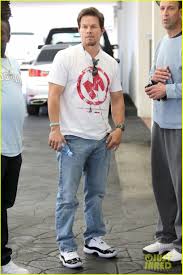 Mark Wahlberg Stylish Men Casual Mark Wahlberg Stylish Men Over 50