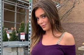 La famosa actriz de cine para adultos, lana rhoades, rompió los corazones de cientos de sus admiradores al anunciar que está embarazada. 0cvlg8trnexmkm