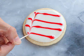 Transfer 1/2 cup of the icing mixture to a bowl, and add more powdered sugar a tablespoon at a time. 6 Ways To Decorate Cookies With Royal Icing Simplyrecipes Com