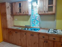 Fabricados en pino 100% macizo, con diferentes tipos de puertas, acabados y lacados. Foto Mueble De Cocina En Pino De Muebles Tricahue 395512 Habitissimo
