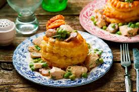 Un délice en entrée ou en plat principal avec une salade. 5 Recettes Pour Cuisiner Le Vol Au Vent Autrement Cuisine Et Recettes Recette Femmes D Aujourd Hui Delices