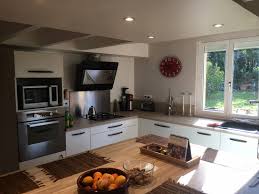 10 astuces d'aménagement pour une cuisine facile d'entretien. Amenagement De Cuisine Avec Ilot A Dardilly Cuisiniste Haut De Gamme A Lyon Amenagement Cuisine Contemporaine Schott Cuisines