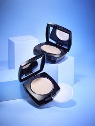Avon True Colour Flawless Cream To Powder Foundation Review Have You Fallen In Love With Avon S Bestselling 3 In 1 Flawless Concealer Foundation And Powder Yet Fo In 2020 Bronze Skin Amazing Shades Favorite Skincare Products