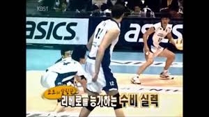 축구의 포지션(association football positions)은 각 팀 11명의 선수가 팀 전술을 수행하기 위해 배치받은 축구장에서의 위치를 말한다. ë°°êµ¬ í¬ì§€ì…˜ ì•Œê¸° Youtube