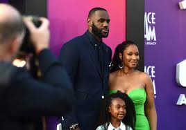 He was born in cleveland, ohio and lived in miami while his dad was a member of the miami heat. Vhqx4c6eli C M