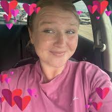 Holly Butts's Instagram, Twitter & Facebook