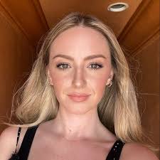 Emma Perez (@emmasperez)